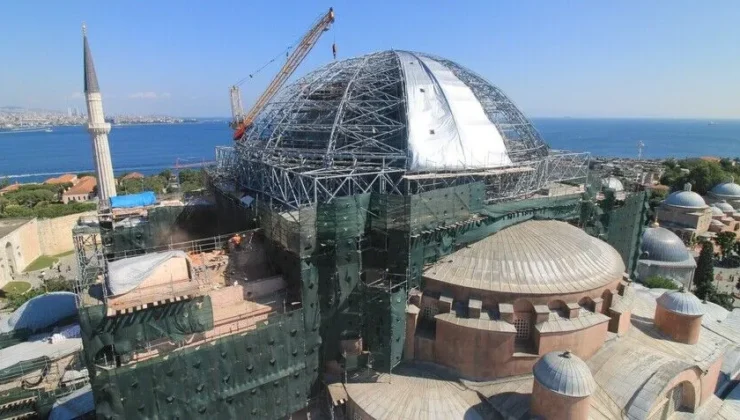 Ayasofya’nın ana kubbesindeki restorasyon çalışmalarında yeni aşamaya geçildi