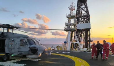 Fatih sondaj gemisinde iş kazası geçiren personel Deniz Kuvvetlerinin helikopteriyle tahliye edildi