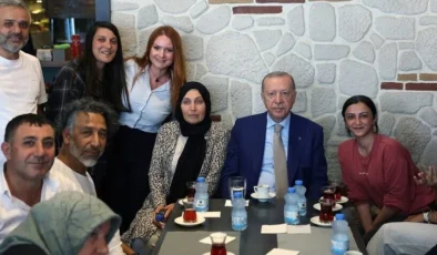 Cumhurbaşkanı Erdoğan, Üsküdar’da esnafı ziyaret etti