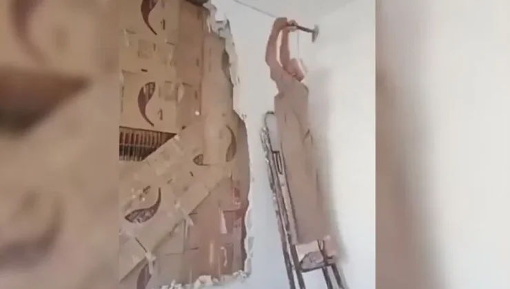 Esed rejiminden kaçan Suriyeli, duvar örerek sakladığı kütüphanesine yıllar sonra kavuştu