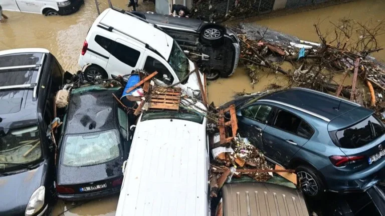 Bakan Çiftçi: İstanbul ve Kocaeli’deki yağışlarda 3 kişi hayatını kaybetti, kayıp 6 kişi aranıyor