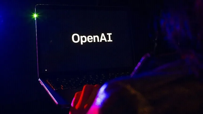 OpenAI’dan eski çalışanının piyasaya sürülmemiş cihaza ait gizli belgeleri Apple’a götürdüğü iddiası