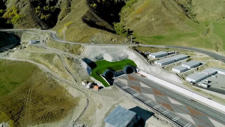 Erzurum-Rize Yolu’ndaki 3 bin 105 metrelik Dallıkavak Tüneli 16 Ekim’de hizmete açılacak