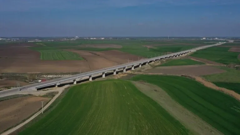 Türkiye’nin demir yolu hat uzunluğu gelecek yıl 15 bin kilometreye yaklaşacak
