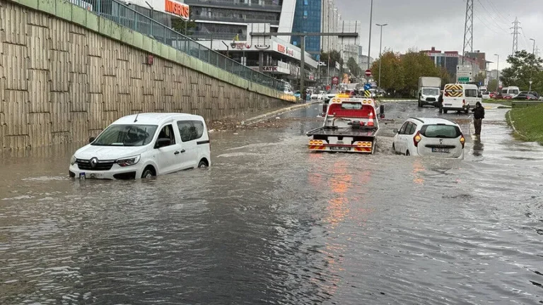 İstanbul’un da aralarında bulunduğu 18 il için sarı ve turuncu kodlu uyarı