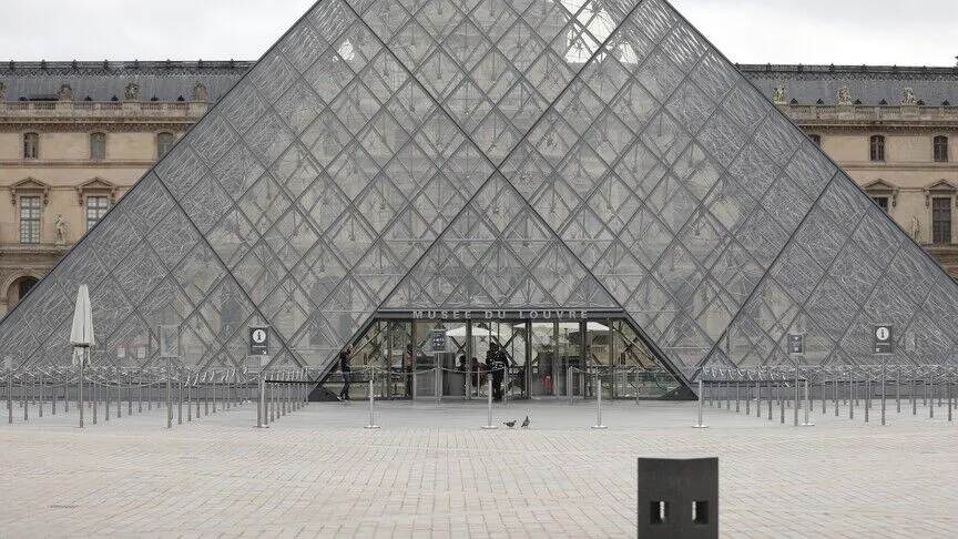 “Louvre Müzesi onarılmazsa kapılarını halka kapatmak zorunda kalacak” uyarısı